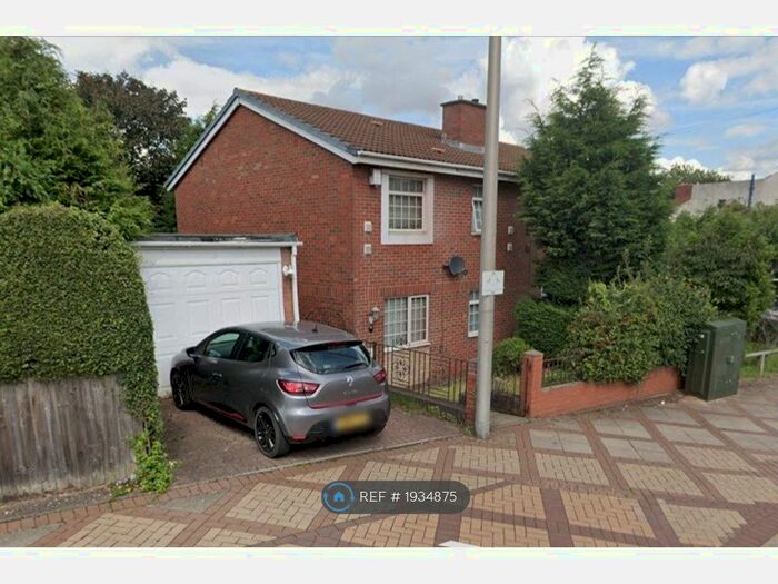 3 Bedroom Semi-Detached House To Rent In Tividale Road, Tividale Oldbury, DY4