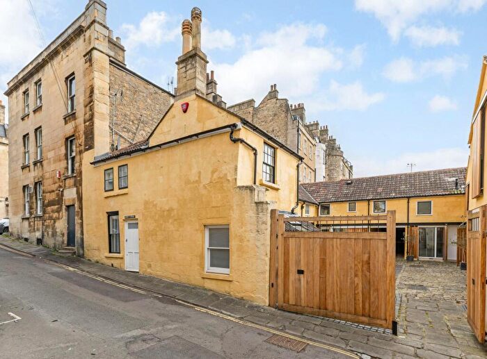3 Bedroom Mews For Sale In Rivers Street Mews, Bath, BA1