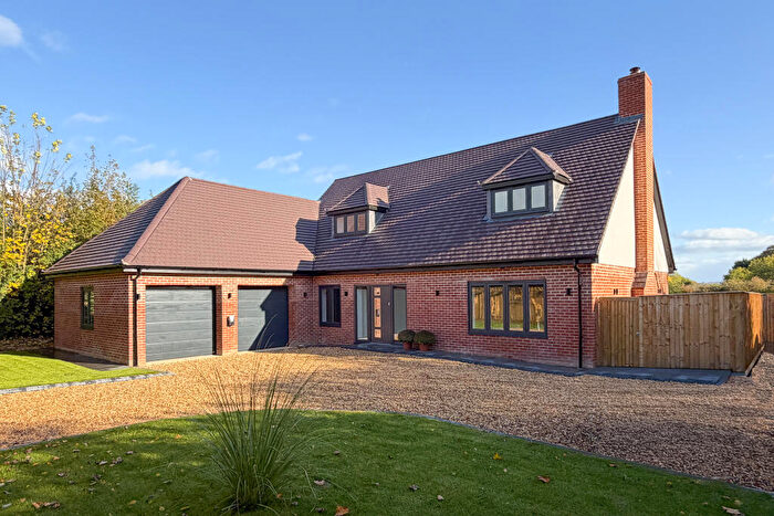 4 Bedroom Detached House For Sale In Westlington, Dinton Buckinghamshire, HP17