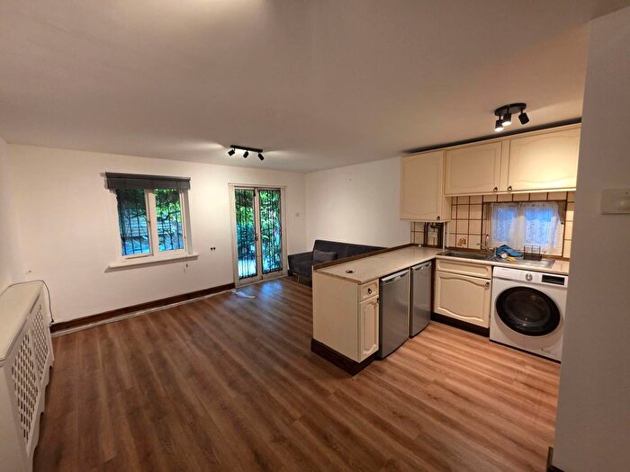 2 Bedroom Flat To Rent In Lanark Road, London, W9