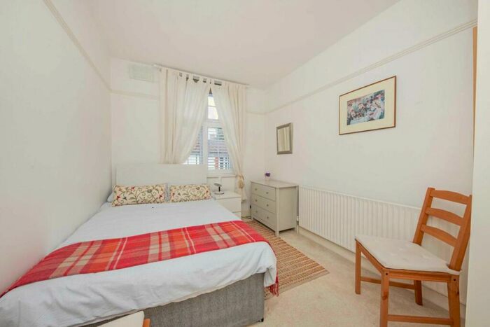 2 Bedroom Flat For Sale In Surbiton Crescent, Surbiton, KT1