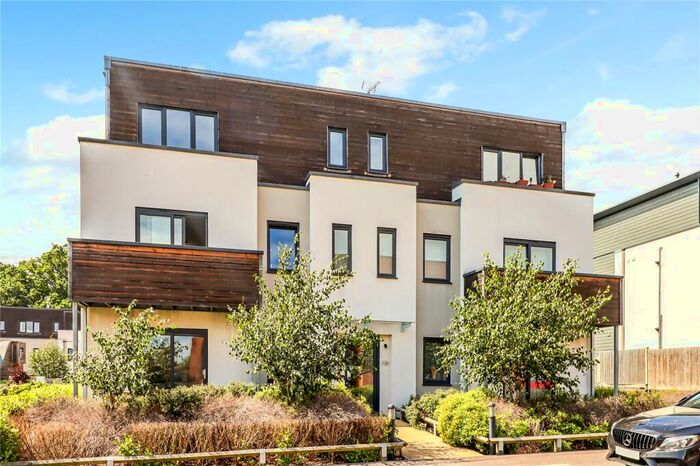 2 Bedroom Apartment To Rent In Victoria Road, Burgess Hill, West Sussex, RH15