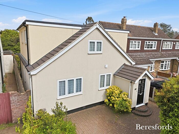 4 Bedroom Detached House For Sale In Felstead Road, Collier Row, RM5