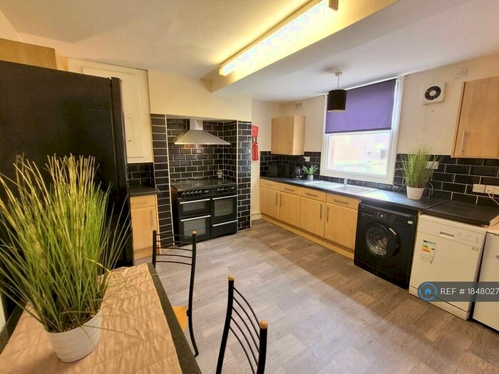 7 Bedroom End Of Terrace House To Rent In Hanover Square, Sheffield, S3