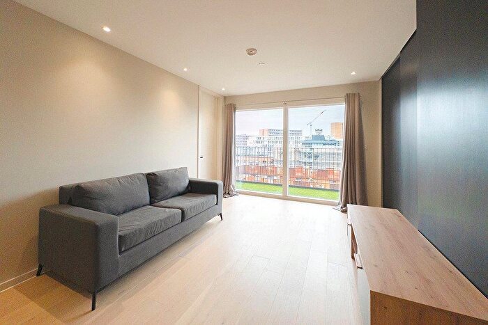 2 Bedroom Apartment To Rent In Spinners Way, Manchester, M15
