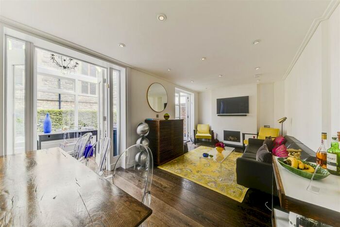 2 Bedroom Detached House To Rent In The Riddgeway, Mill Hill, NW7