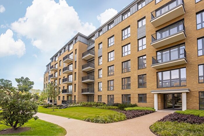 3 Bedroom Flat To Rent In Pinewood Gardens, TW11