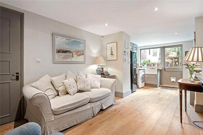 2 Bedroom Apartment For Sale In Huntingdon Street, Islington, London, N1