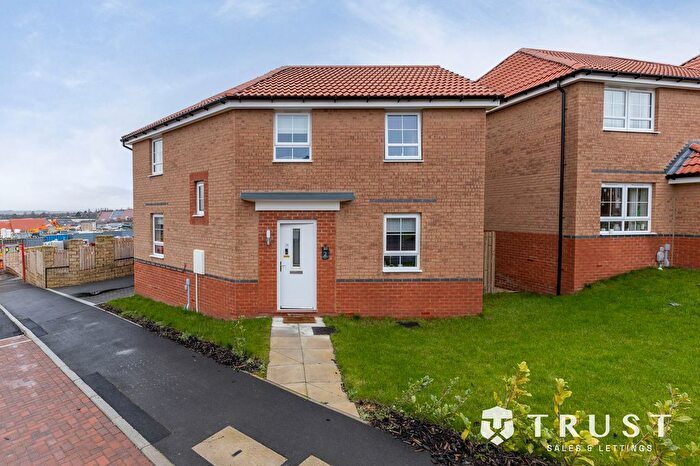 3 Bedroom Detached House For Sale In Hawfinch Way, Dewsbury, WF12