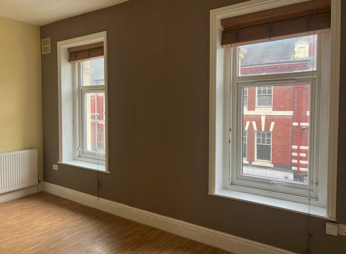 3 Bedroom Flat To Rent In Commercial Street, Newport, NP20