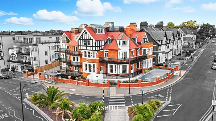 3 Bedroom Apartment For Sale In Westcliff Avenue, Westcliff-On-Sea, SS0