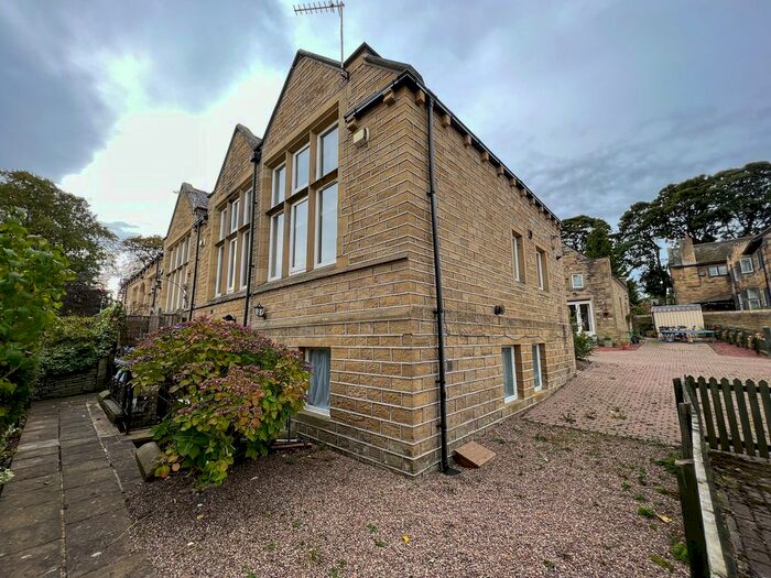 2 Bedroom Property To Rent In Old School Lane, Almondbury, Huddersfield, HD5