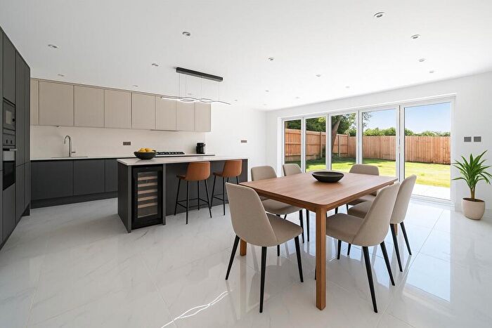 4 Bedroom Detached House For Sale In Courthouse Road, Maidenhead, SL6