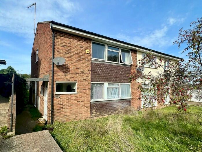 2 Bedroom Flat To Rent In Hamwick Green, Chatham, Kent, ME5