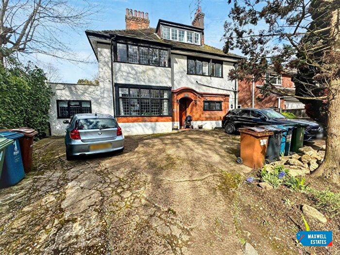 3 Bedroom Maisonette For Sale In Royston Grove, Hatch End, HA5