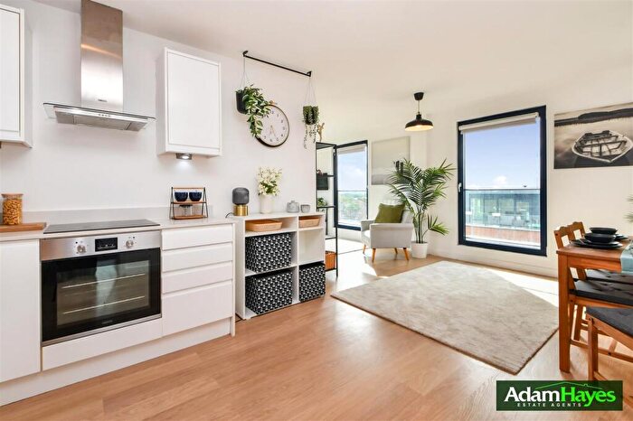 2 Bedroom Penthouse For Sale In High Road, London, N12