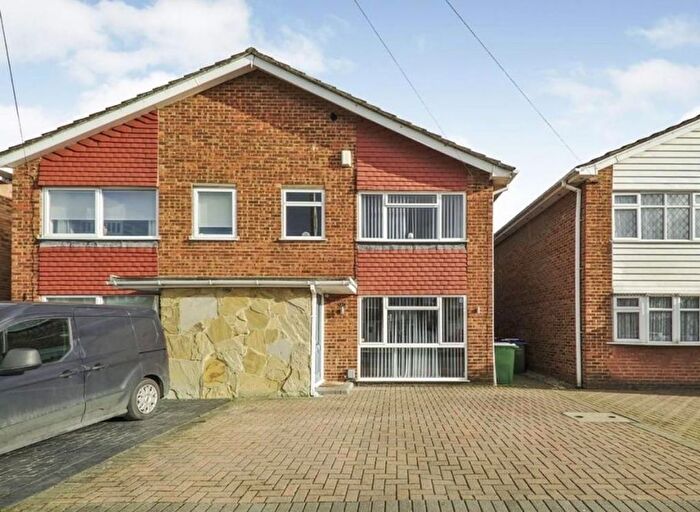 3 Bedroom Semi-Detached House For Sale In Clare Way, Bexleyheath, DA7