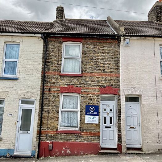 2 Bedroom Property To Rent In Gordon Road, Chatham, ME4