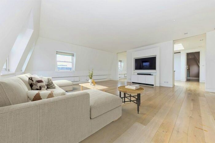 3 Bedroom Flat To Rent In Queen's Gate, London, SW7