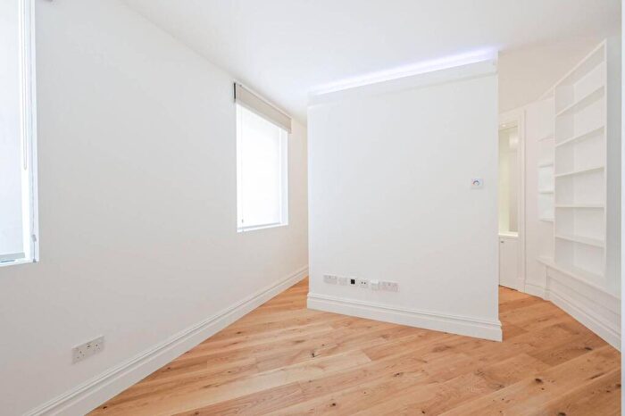 Studio To Rent In Bewley Street, Whitechapel, London, E1