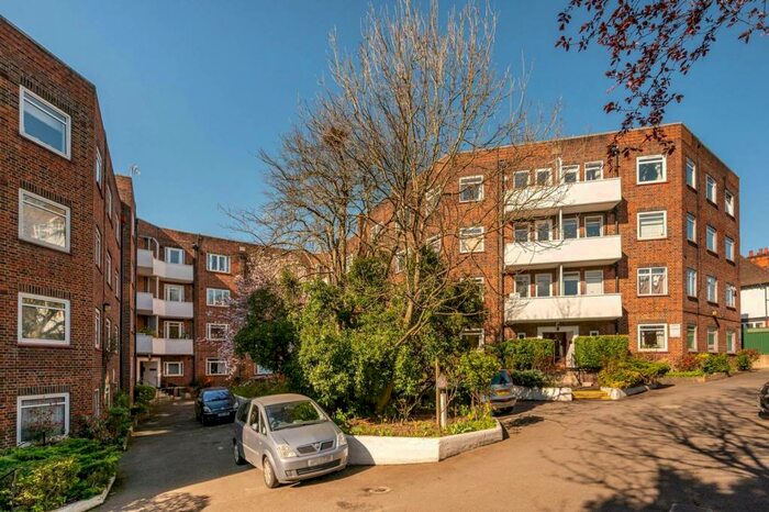 3 Bedroom Flat To Rent In Kingston Hill, Kingston Hill, Kingston Upon Thames, KT2