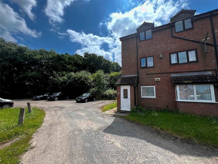 2 Bedroom Flat To Rent In Guillemot Lane, Wellingborough, Northamptonshire, NN8