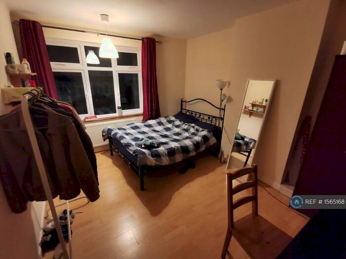 4 Bedroom Semi-Detached House To Rent In Fletcher Road, Beeston, Nottingham, NG9