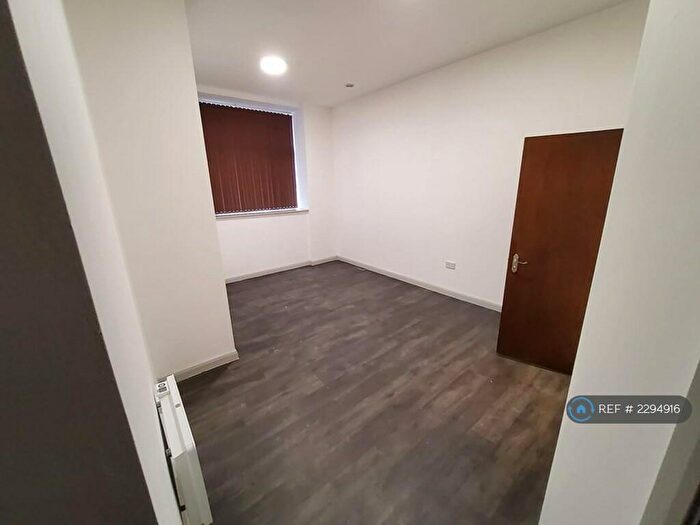 2 Bedroom Flat To Rent In Drake Street, Rochdale, OL16