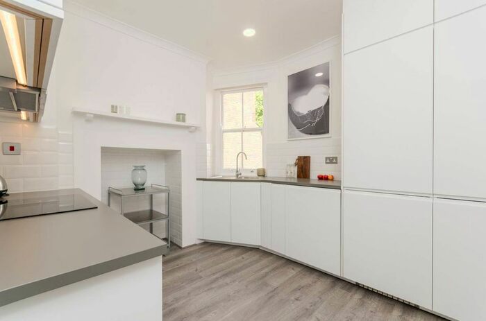 3 Bedroom Flat To Rent In Kelvedon Road, Parsons Green, London, SW6
