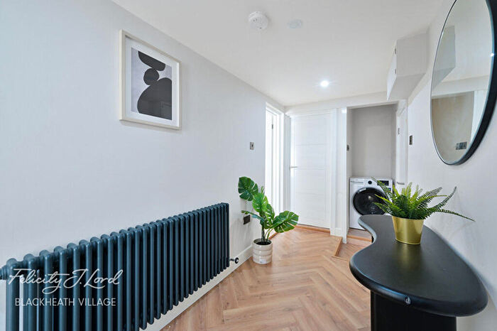 2 Bedroom Flat For Sale In Gilmore Road, Lewisham, SE13