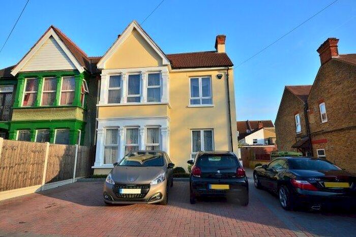1 Bedroom Flat To Rent In 40 Grosvenor Road, Westcliff-On-Sea SS0