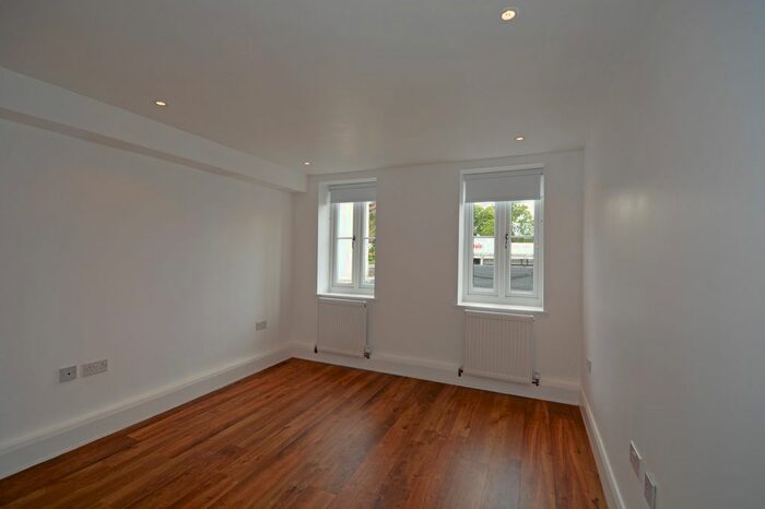 1 Bedroom Flat To Rent In Smarts Lane, Loughton, IG10