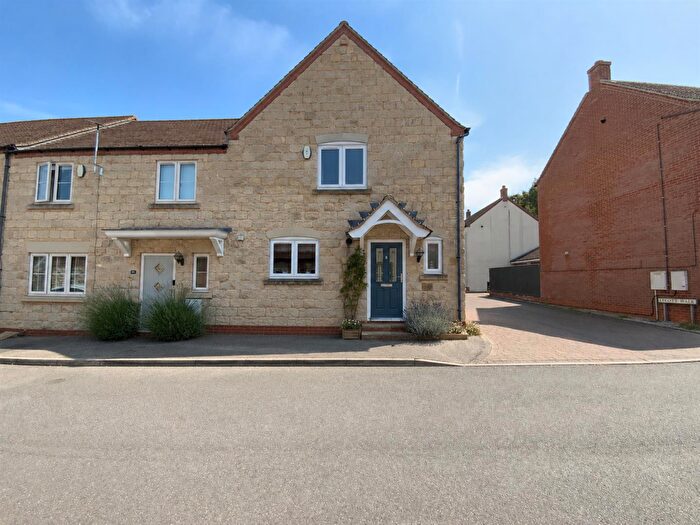 3 Bedroom End Of Terrace House For Sale In Peterson Drive, New Waltham, DN36
