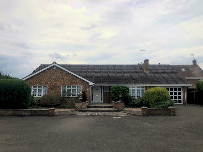 4 Bedroom Detached Bungalow To Rent In Maidenhead, Berkshire, SL6