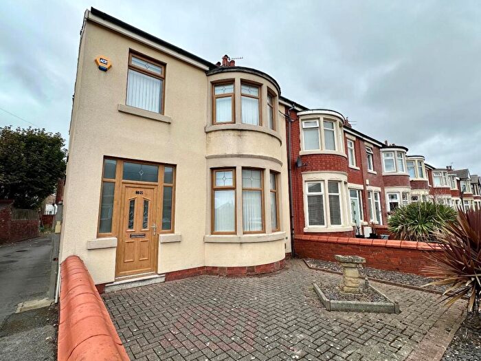 3 Bedroom End Of Terrace House For Sale In Rosebery Avenue, Blackpool, FY4