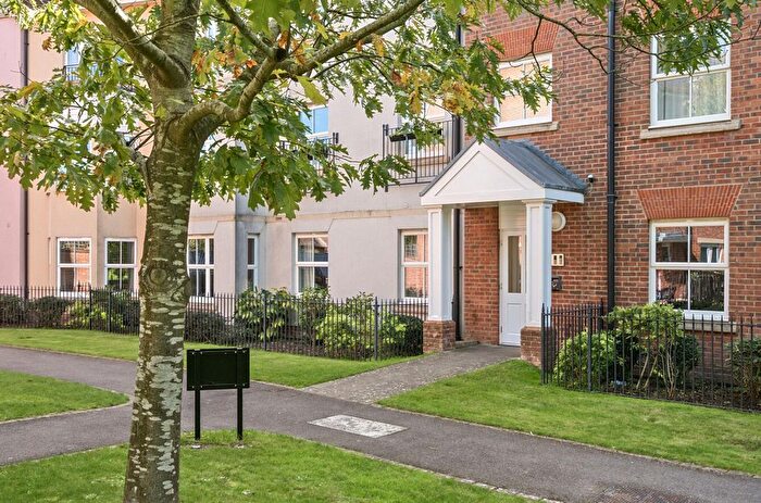 2 Bedroom Flat For Sale In St. Agnes Place, Chichester, PO19