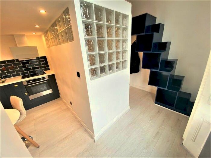 Studio To Rent In East India Dock, London, E14