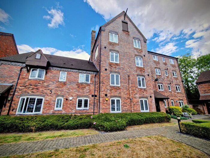 2 Bedroom Flat For Sale In Broom Lane, Dickens Heath, Solihull, B90