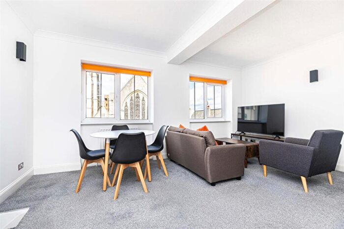 2 Bedroom Apartment For Sale In Large Two Double Bedroom Apartment In Upper Norwich Road, Bournemouth, BH2