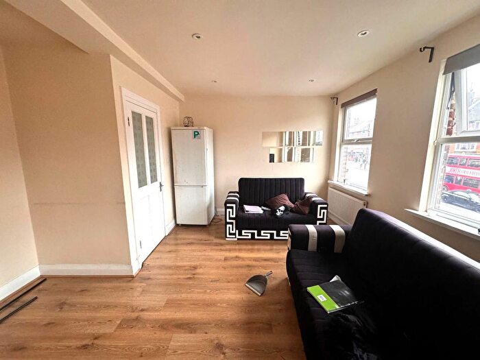 3 Bedroom Flat To Rent In Collier Row Road, Romford, RM5