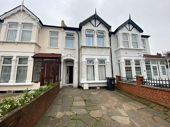 3 Bedroom Terraced House To Rent In Courtland Avenue, Cranbrook, Ilford, IG1