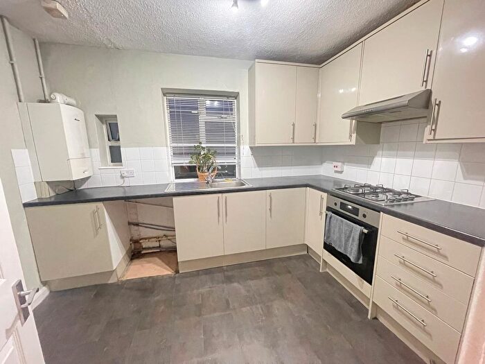 2 Bedroom Flat To Rent In Southcote Rise, Ruislip, HA4
