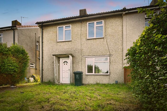 3 Bedroom Semi-detached House For Sale In Staplefield Drive, Brighton, BN2