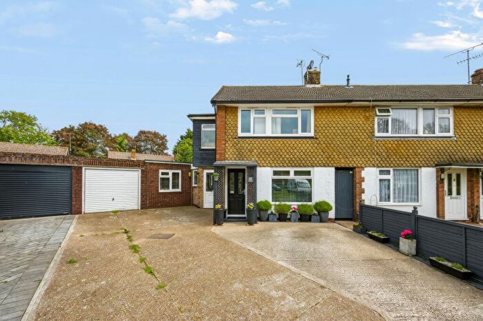 4 Bedroom End Of Terrace House For Sale In Priors Close, Upper Beeding, BN44