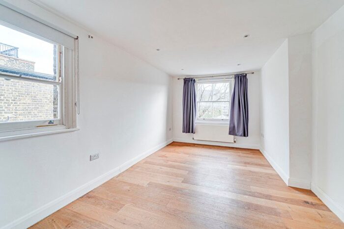 3 Bedroom Flat To Rent In Crossfield Rd, Belsize Park, London, NW3