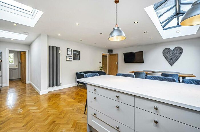 4 Bedroom Detached House For Sale In Green Curve, Banstead, SM7