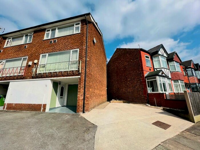 3 Bedroom Town House To Rent In Barton Road, Stretford, Manchester, M32