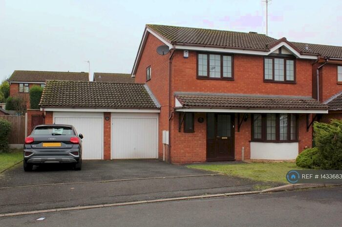 4 Bedroom Detached House To Rent In Oriel Close, Dudley, DY1