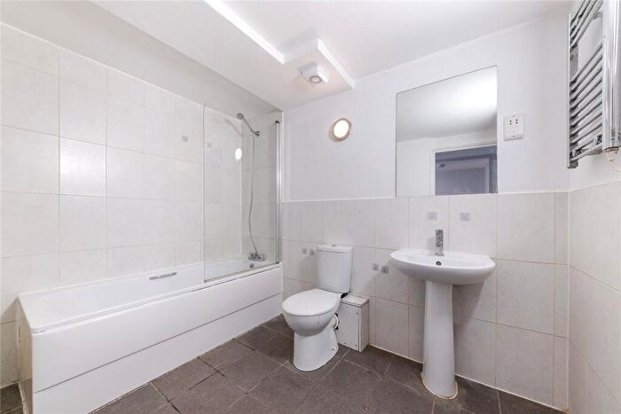 2 Bedroom Apartment To Rent In Artichoke Hill, Wapping, E1W