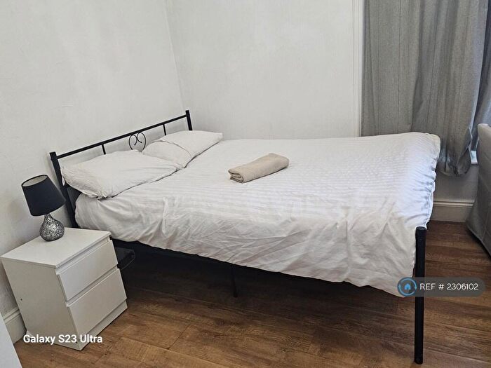 Studio To Rent In First Floor, Bristol, BS8 - Photo 2